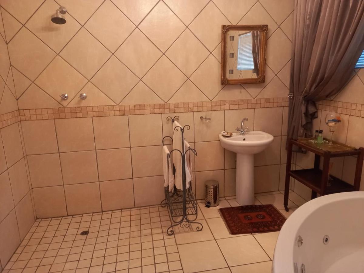 Michael-Angelo Guest House بوتشيفستروم المظهر الخارجي الصورة