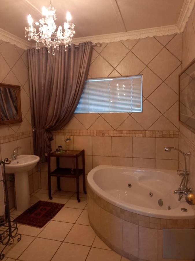 Michael-Angelo Guest House بوتشيفستروم المظهر الخارجي الصورة