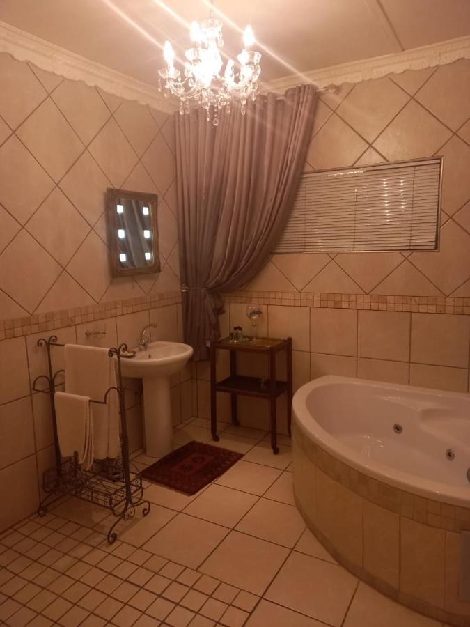 Michael-Angelo Guest House بوتشيفستروم المظهر الخارجي الصورة